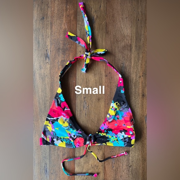 Roxy, bikini size small, medium, large - Picture 6 of 7